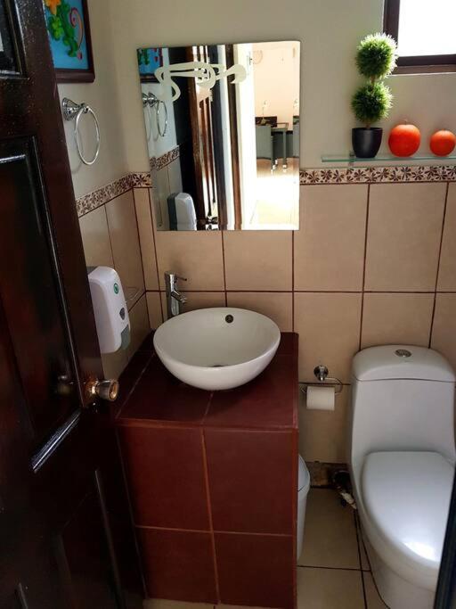 Elegant Villa In La Fortuna With Spacious Backyard Plus Very Private Pool & Parking Экстерьер фото
