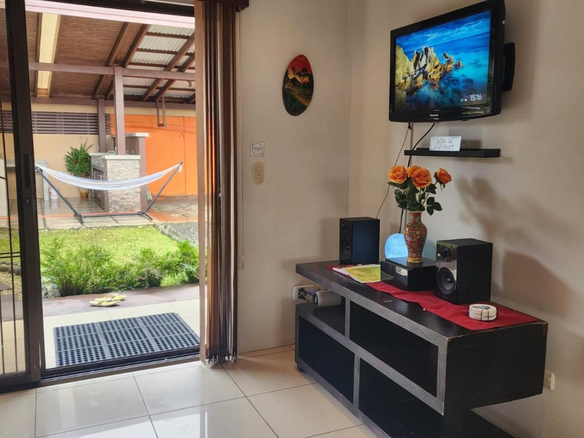 Elegant Villa In La Fortuna With Spacious Backyard Plus Very Private Pool & Parking Экстерьер фото